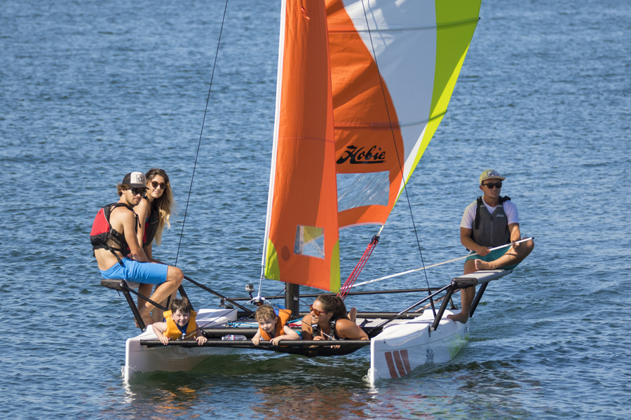 Catamaran Hobie Getaway Et Le Kayak A Pedales Mirage Outback Quebec Yachting