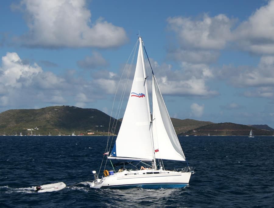 Naviguer sur la mer des Caraïbes. Crédit photo : Holger Wulschlaeger, Schutterstock.