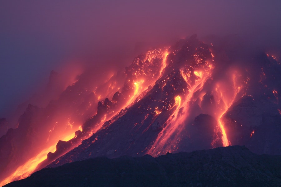 Le volcan de la Soufrière Hills, sur l'île de Montserrat. Crédit photo : Photovolcanica.com, Shutterstock.