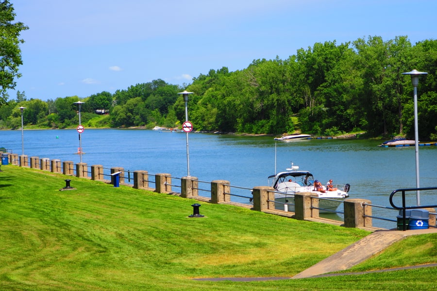 01_quais-amarrage_canal-de-saint-ours_parcs-canada