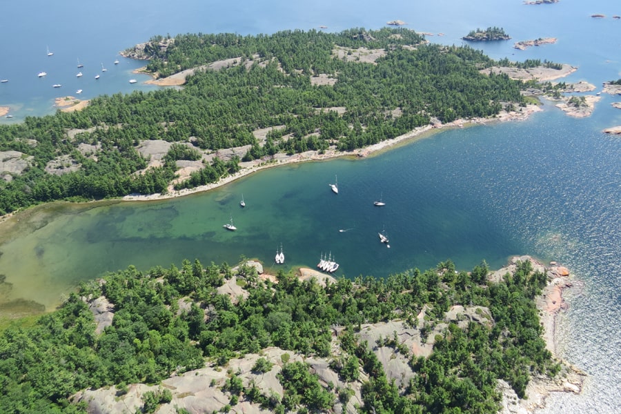 photo-9-la-baie-de-l-ile-benjamin-sud-est-un-des-endroits-populaires-du-north-channel