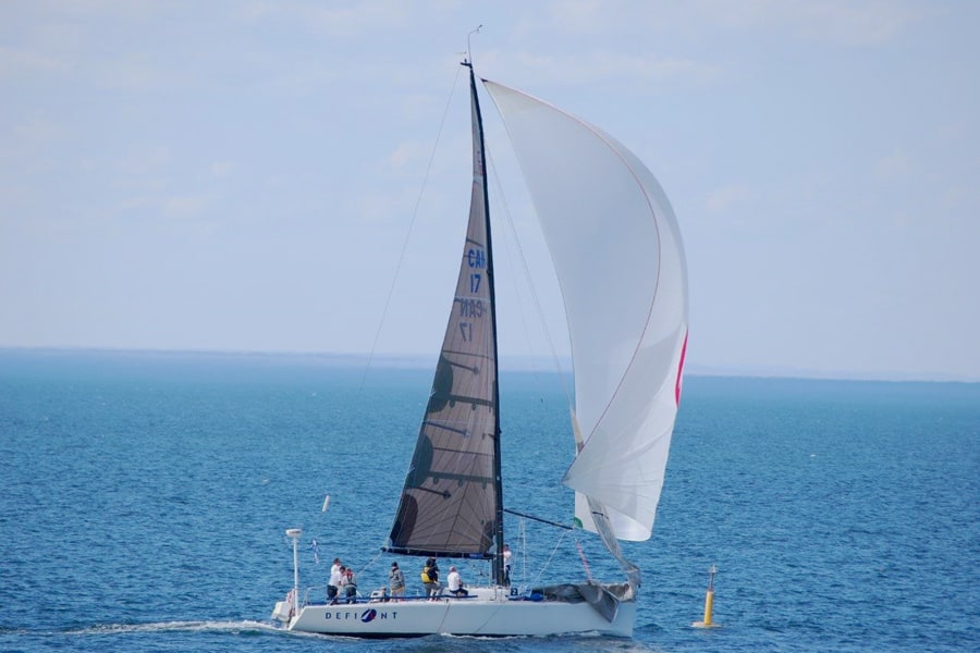 Voilier Defiant - Equipe de voile Adrenaline