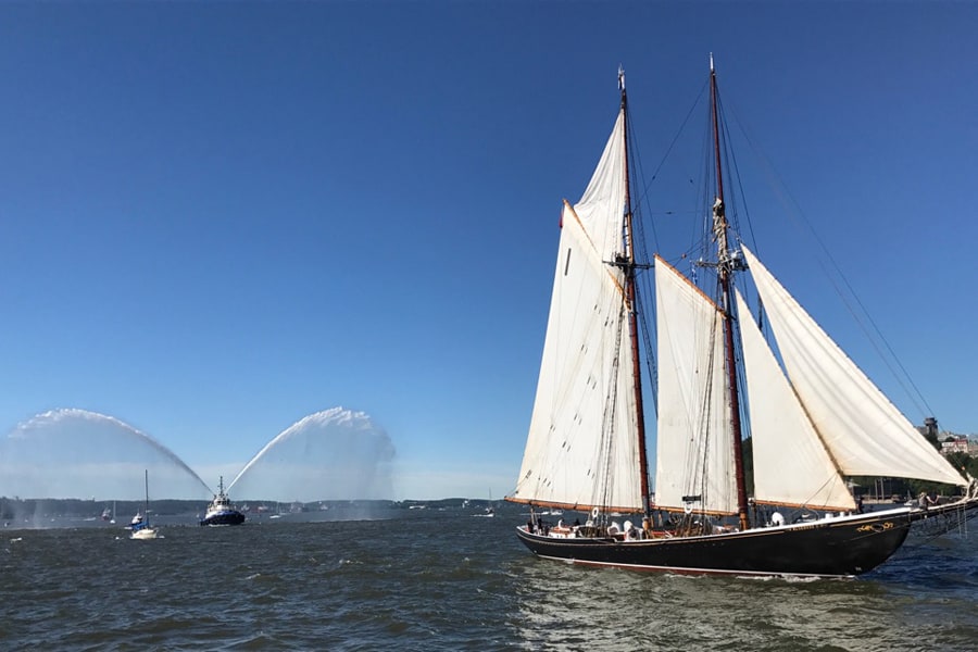 rendez vous 2017 bluenose II in the Quebec City Parade of Sail