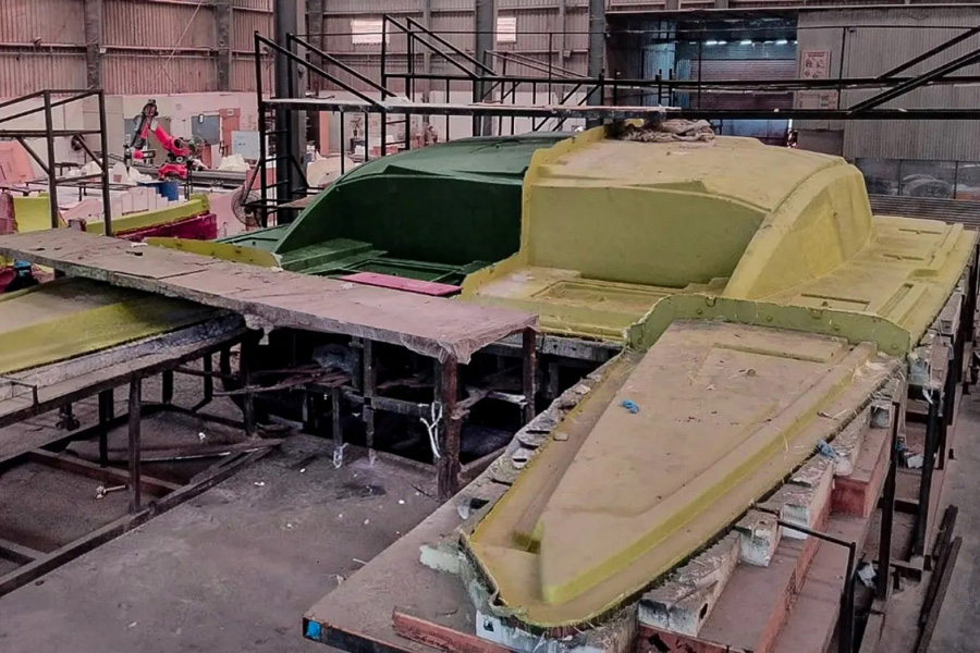 Outremer 57 en construction.