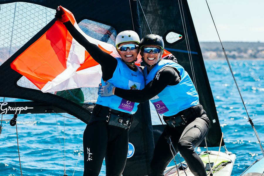 Antonia et Georgia Lewin-LaFrance remportent l’or au premier Grand chelem de voile de la saison