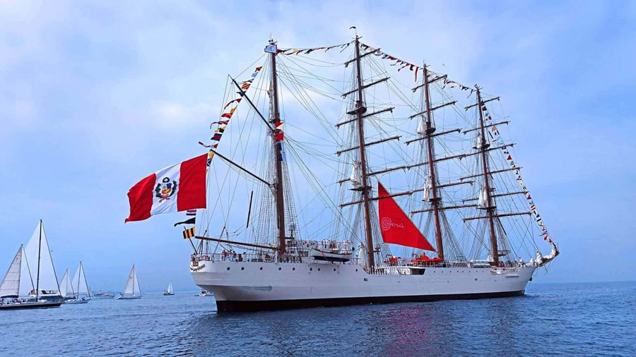 BAP Unión, voilier péruvien en parade maritime. Crédit photo : Jean Dupont, Unsplash, 2024.