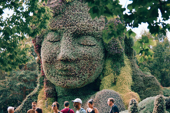 Dans les Jardins des Floralies. Crédit photo : Société du parc Jean-Drapeau.