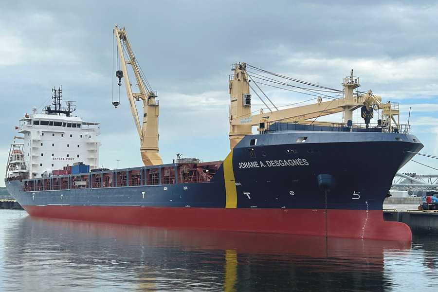 N/M JOHANE A. DESGAGNÉS au Port de Québec.