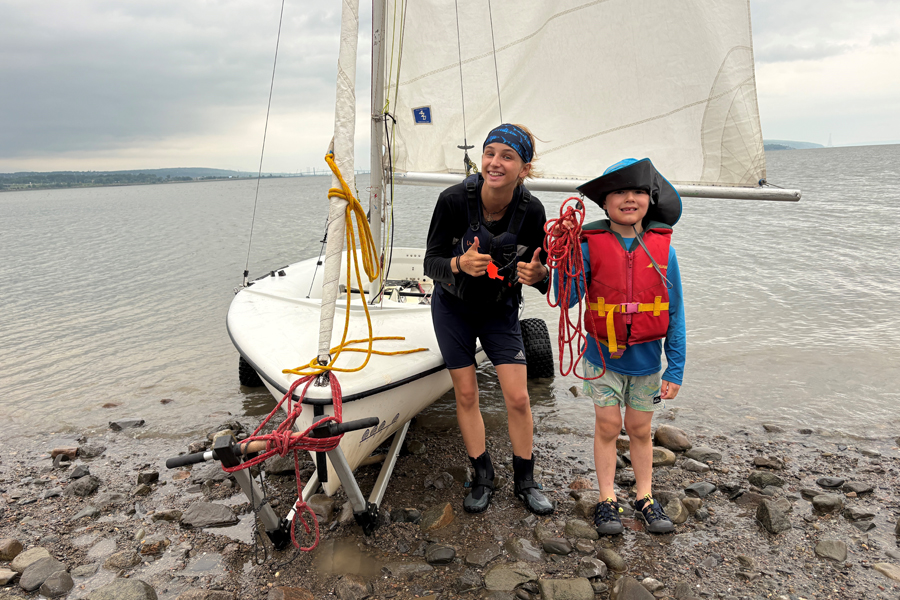 Apprendre la voile. Crédit photo : Camps Odyssée.