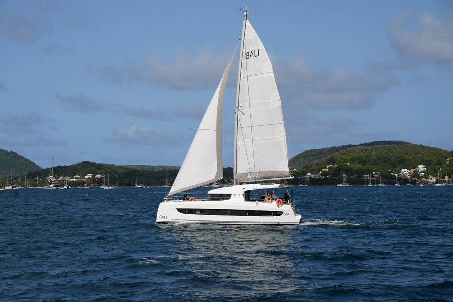 Petite Fée en navigation. Crédit photo : RENTSAILBOAT.