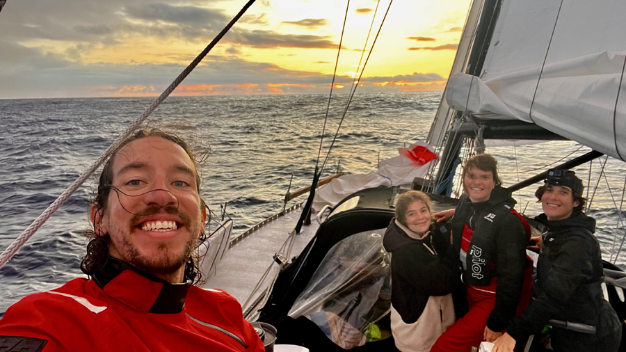 Après 11 jours de navigation, terre en vue!
