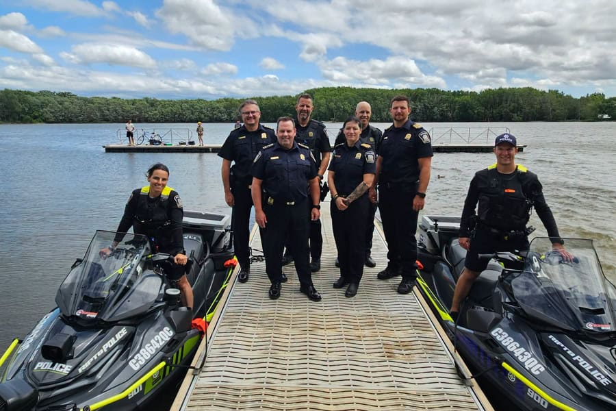 La Régie de police Thérèse-De Blainville déploie une patrouille nautique en motomarines sur la rivière des Mille-Îles