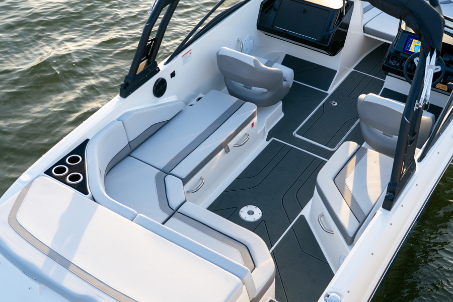 V22. Crédit photo : Bayliner Boats.