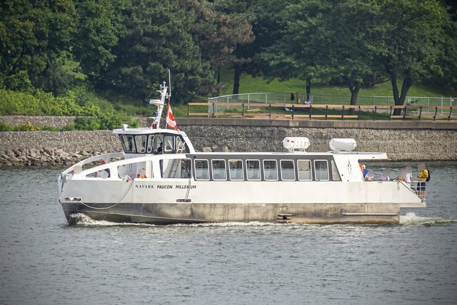 Image du navire à passagers Faucon Millenium de Navark. Source : Croisières Navark Inc.